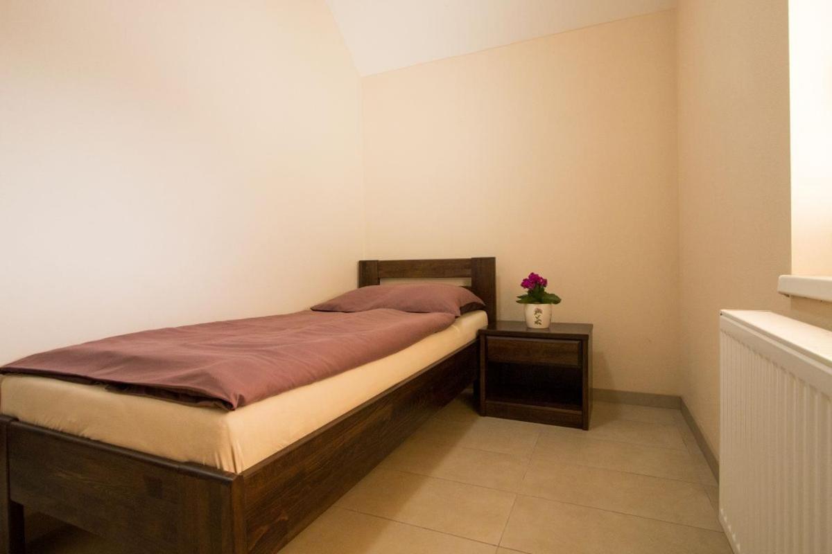 Reštaurácia-penzión ALTANA Ludanice Exterior foto
