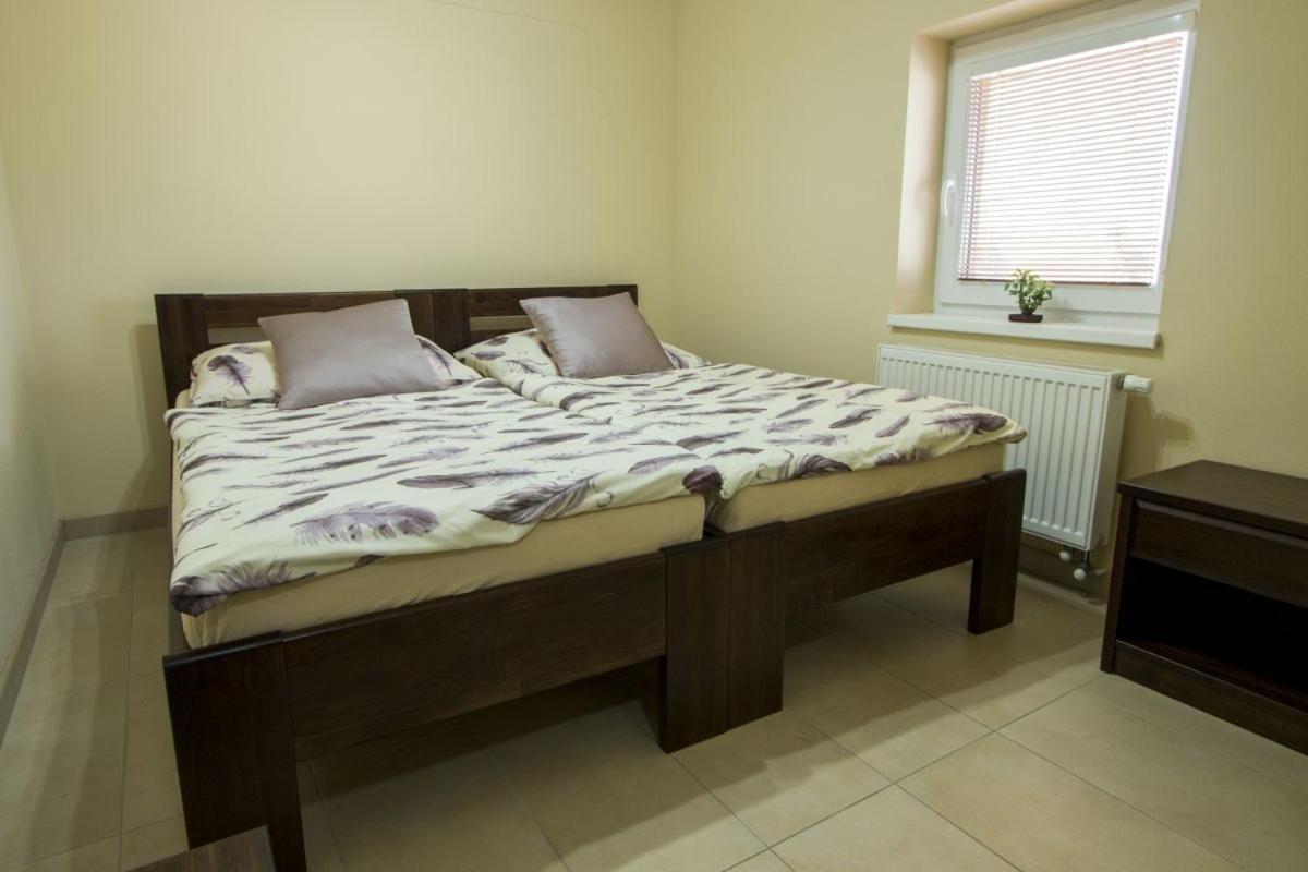 Reštaurácia-penzión ALTANA Ludanice Exterior foto