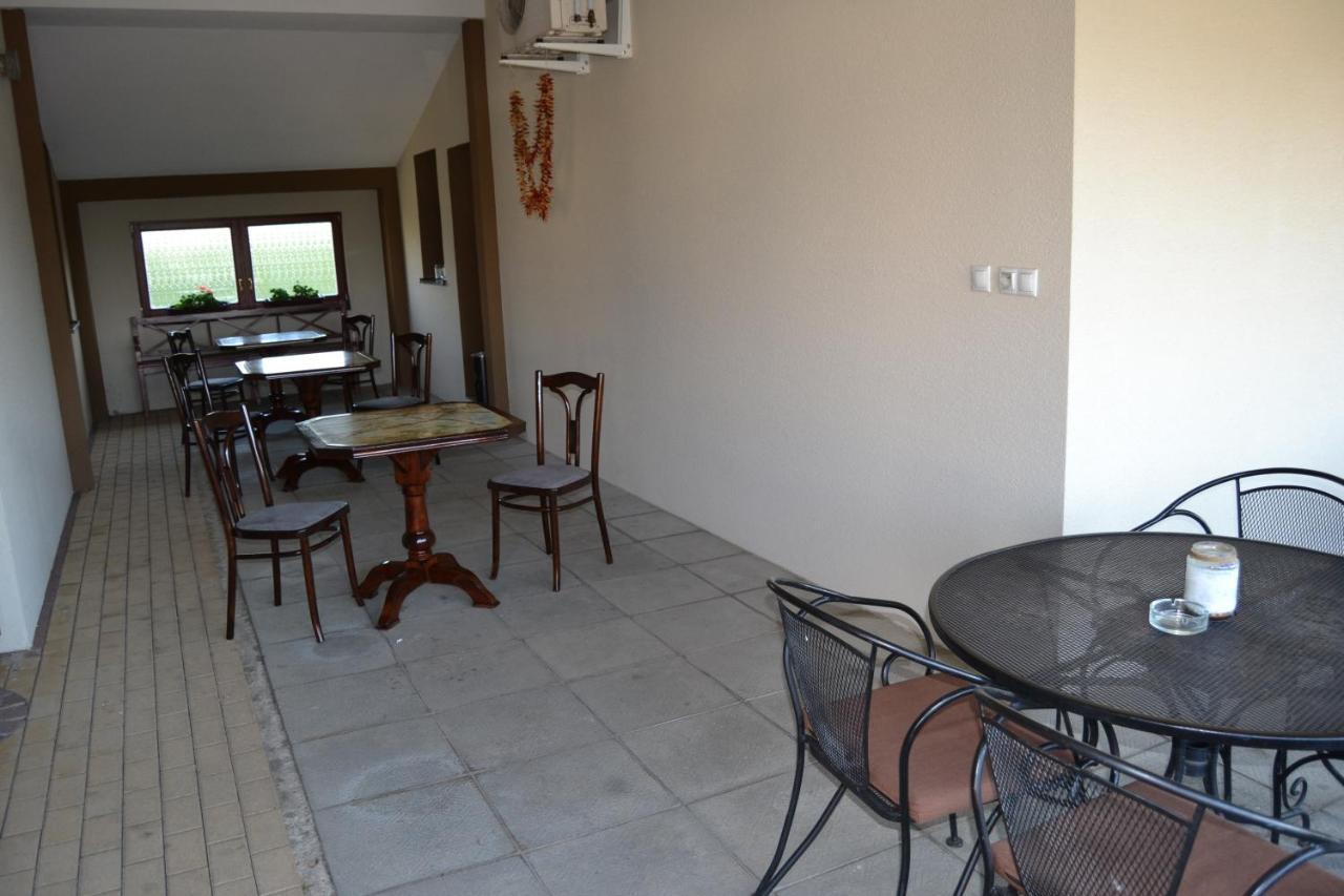 Reštaurácia-penzión ALTANA Ludanice Exterior foto