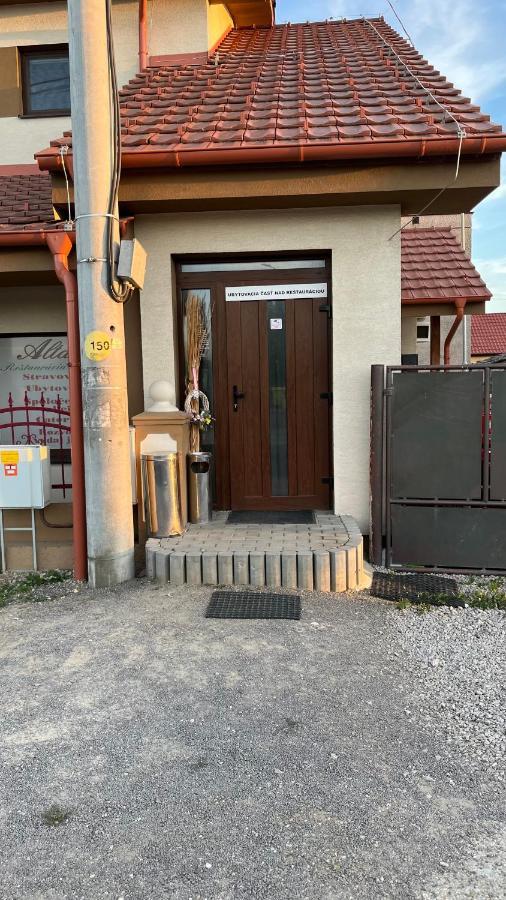 Reštaurácia-penzión ALTANA Ludanice Exterior foto